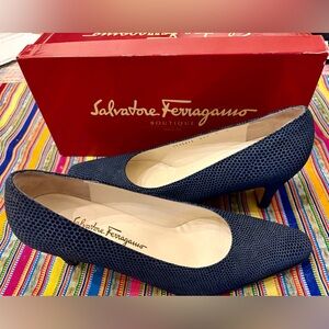FERRAGAMO Vintage classic napa leather navy pumps  “NERO” 9B ~ CLASSIC
